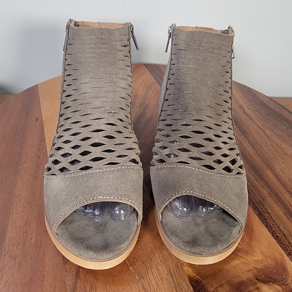 Diba Olive Green Suede Open Weave Peep-Toe Ankle Boots Sandals Size 8 Booties - Picture 9 of 16